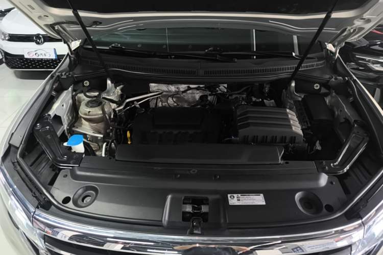Used Volkswagen Viloran 2020 330TSI Luxury Edition Engine Bay