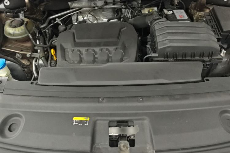 Used Volkswagen Viloran 2020 330TSI Luxury Edition Engine Bay