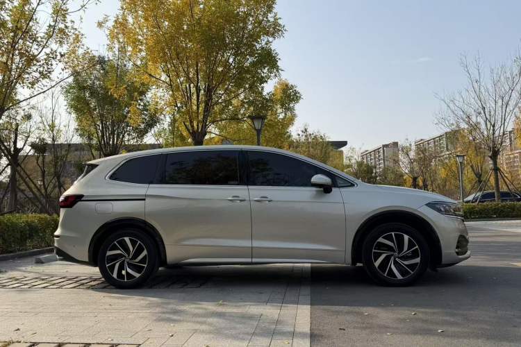 Used Volkswagen Viloran 2020 330TSI Luxury Edition Exterior 3