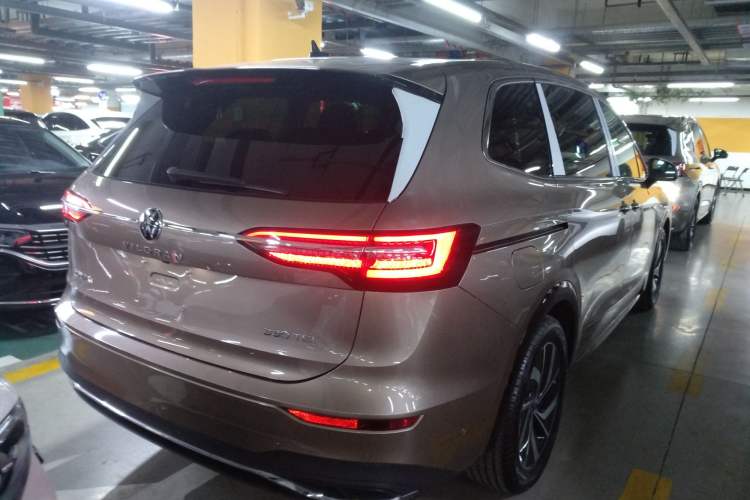Used Volkswagen Viloran 2020 330TSI Luxury Edition Exterior 5