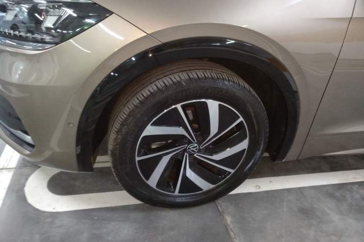 Used Volkswagen Viloran 2020 330TSI Luxury Edition Exterior 7
