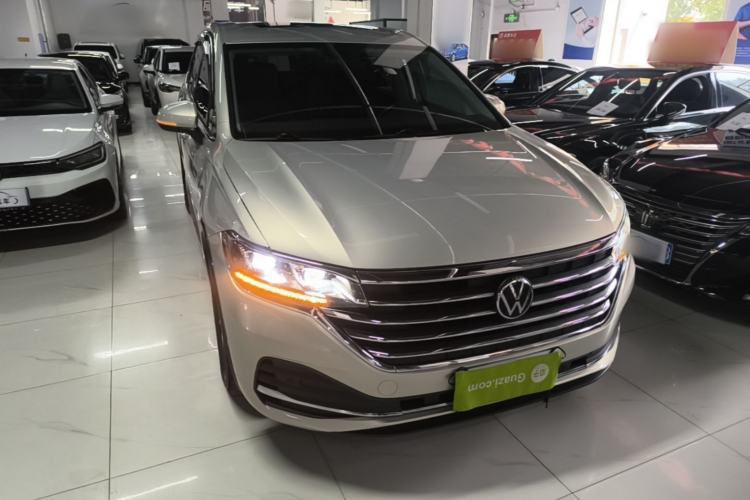 Used Volkswagen Viloran 2020 330TSI Luxury Edition Front Right 45 Deg