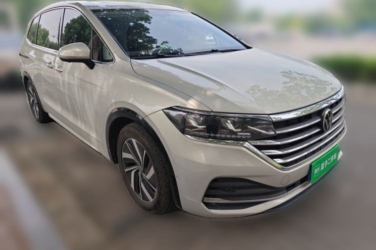 Used Volkswagen Viloran 2020 330TSI Luxury Edition Front Right 45 Deg