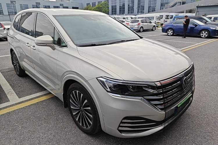 Used Volkswagen Viloran 2020 380TSI Prestige Edition Front Right 45 Deg