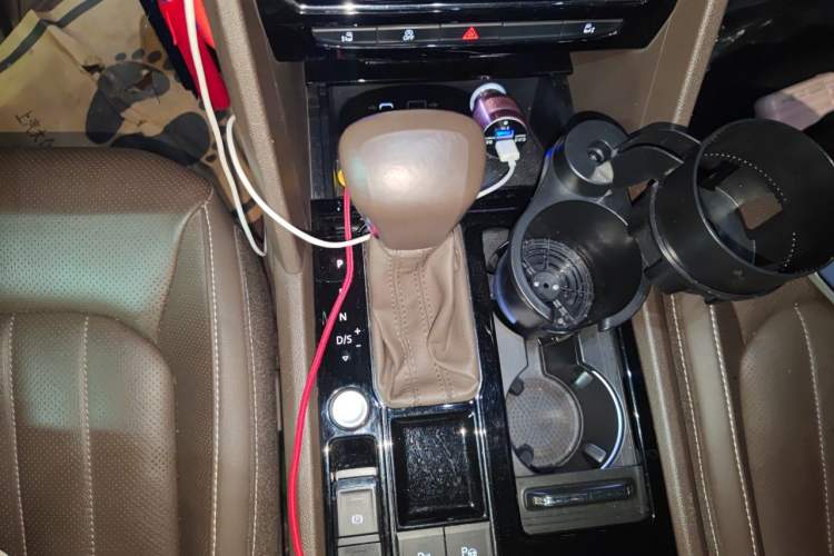 Used Volkswagen Viloran 2020 330TSI Luxury Edition Gear Lever