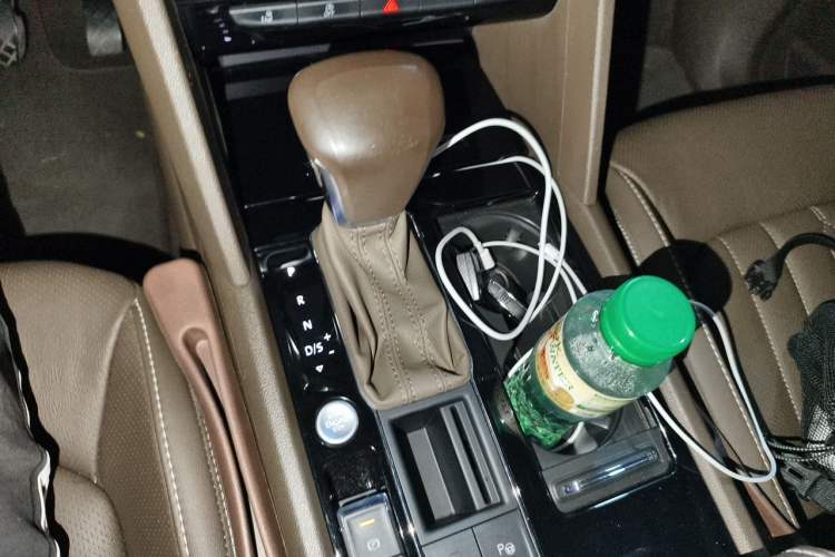 Used Volkswagen Viloran 2020 330TSI Luxury Edition Gear Lever