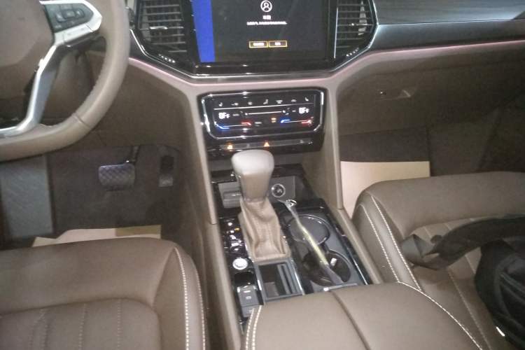 Used Volkswagen Viloran 2020 330TSI Luxury Edition Gear Lever