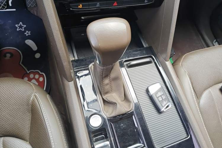 Used Volkswagen Viloran 2020 330TSI Luxury Edition Gear Lever