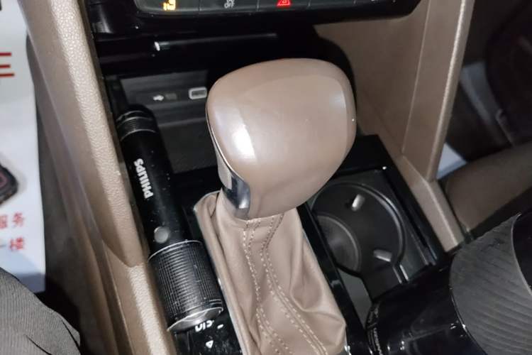 Used Volkswagen Viloran 2020 330TSI Luxury Edition Gear Lever