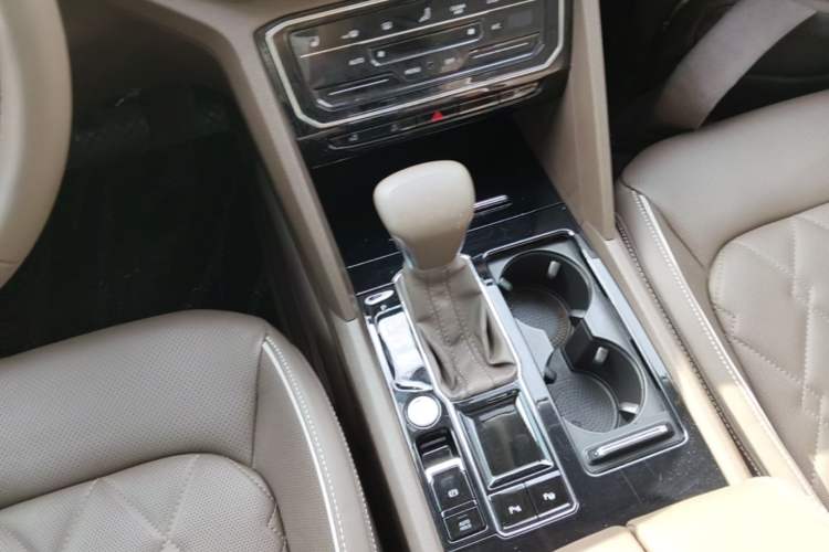 Used Volkswagen Viloran 2020 380TSI Prestige Edition Gear Lever