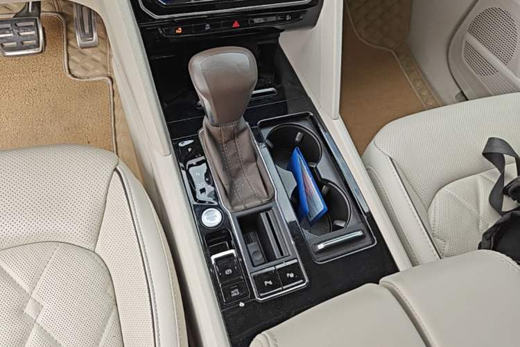 Used Volkswagen Viloran 2020 380TSI Prestige Edition Gear Lever