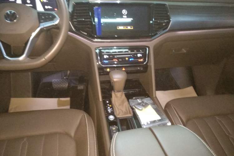 Used Volkswagen Viloran 2020 330TSI Luxury Edition Gear Lever