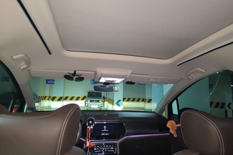 Used Volkswagen Viloran 2020 330TSI Luxury Edition Headliner