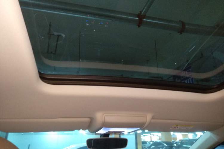 Used Volkswagen Viloran 2020 330TSI Luxury Edition Headliner