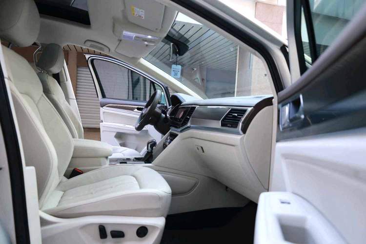 Used Volkswagen Viloran 2020 330TSI Luxury Edition Interior 1