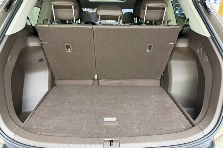 Used Volkswagen Viloran 2020 330TSI Luxury Edition Interior 10