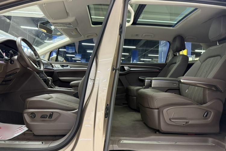 Used Volkswagen Viloran 2020 330TSI Luxury Edition Interior 11