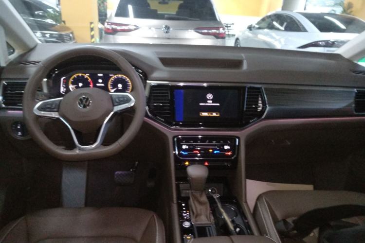 Used Volkswagen Viloran 2020 330TSI Luxury Edition Interior 2