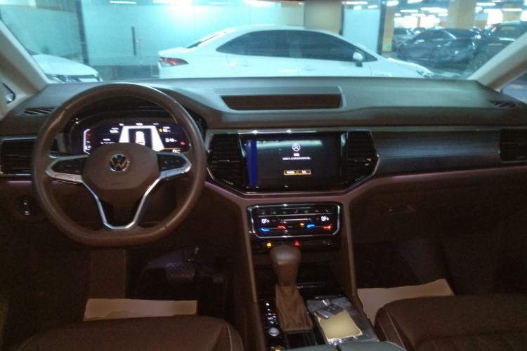 Used Volkswagen Viloran 2020 330TSI Luxury Edition Interior 2