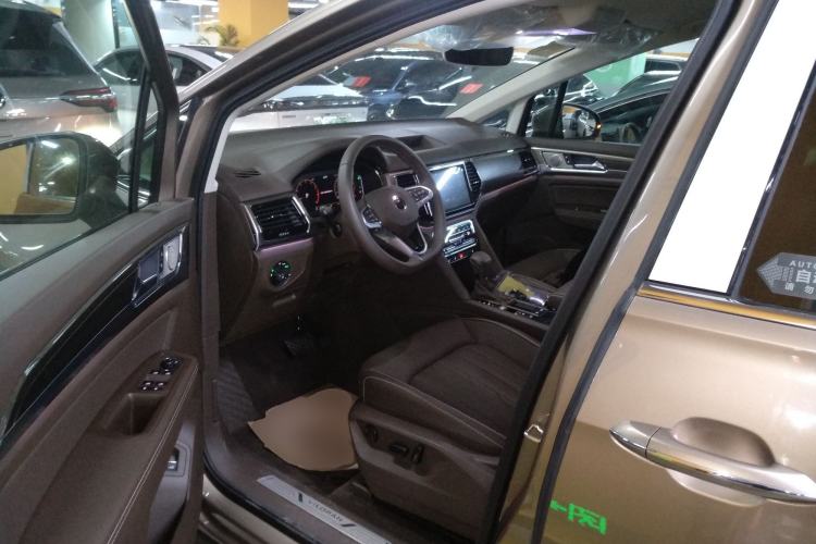 Used Volkswagen Viloran 2020 330TSI Luxury Edition Interior 3