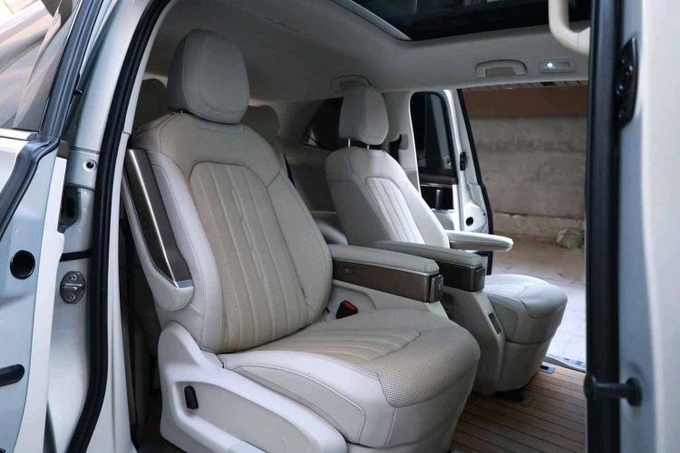 Used Volkswagen Viloran 2020 330TSI Luxury Edition Interior 3