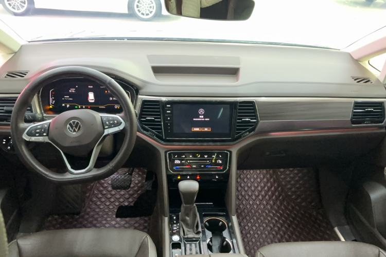Used Volkswagen Viloran 2020 330TSI Luxury Edition Interior 3
