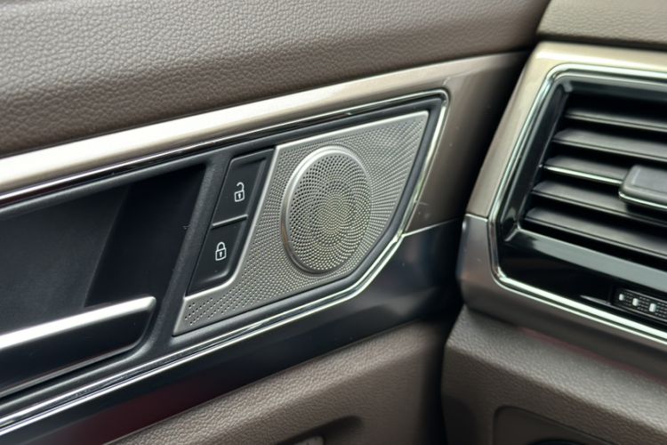 Used Volkswagen Viloran 2020 330TSI Luxury Edition Interior 3