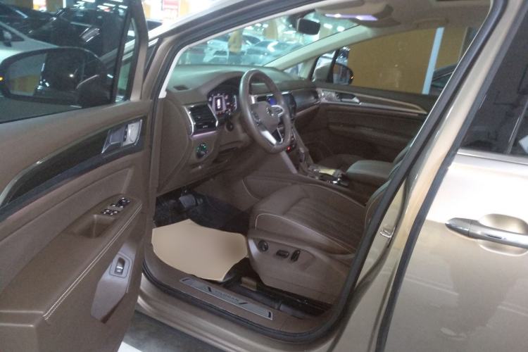 Used Volkswagen Viloran 2020 330TSI Luxury Edition Interior 3