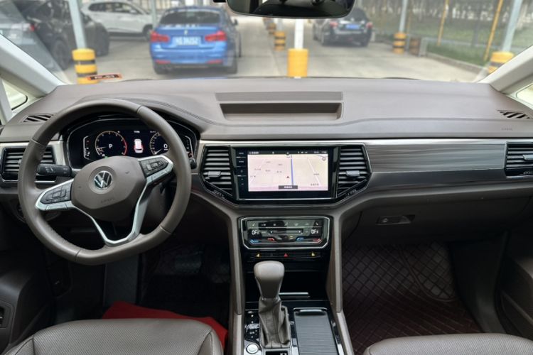 Used Volkswagen Viloran 2020 330TSI Luxury Edition Interior 5