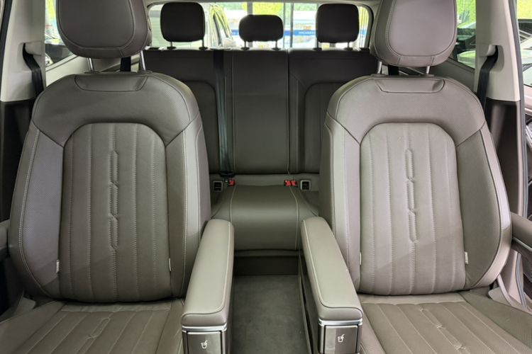 Used Volkswagen Viloran 2020 330TSI Luxury Edition Interior 6