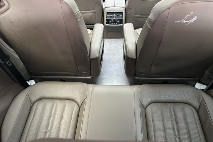 Used Volkswagen Viloran 2020 330TSI Luxury Edition Interior 7