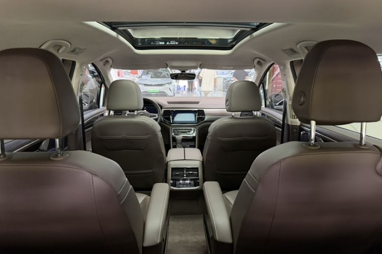 Used Volkswagen Viloran 2020 330TSI Luxury Edition Interior 7