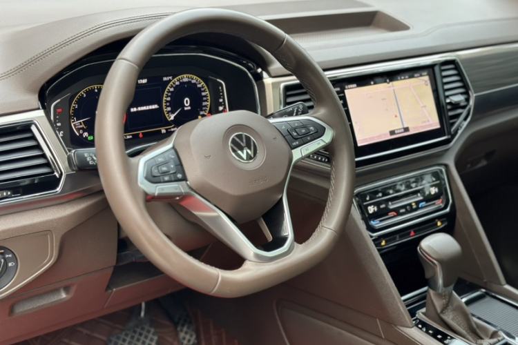 Used Volkswagen Viloran 2020 330TSI Luxury Edition Interior 9