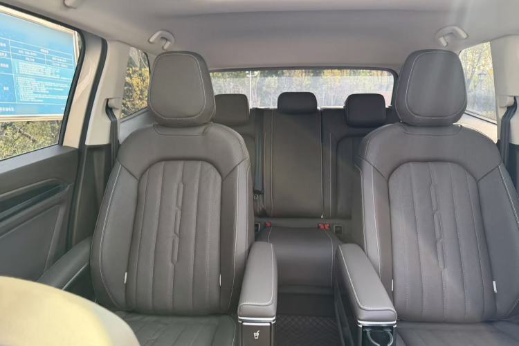 Used Volkswagen Viloran 2020 330TSI Luxury Edition Interior 9