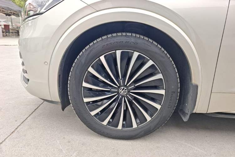 Used Volkswagen Viloran 2020 380TSI Prestige Edition Left Front Wheel Hub