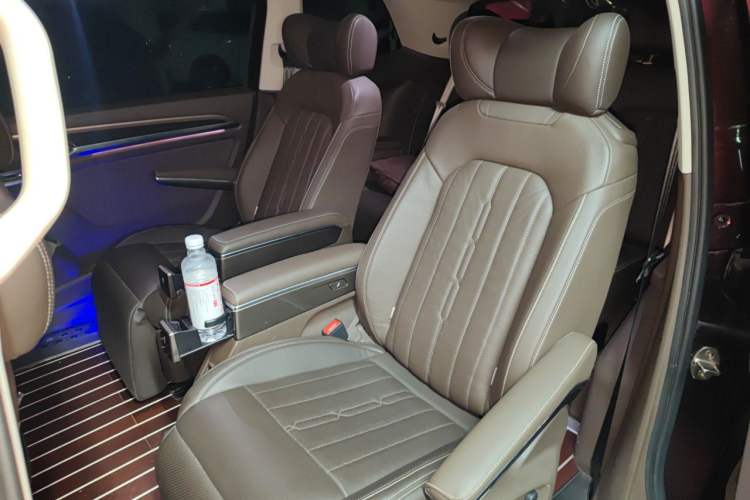 Used Volkswagen Viloran 2020 330TSI Luxury Edition Left Rear Seat