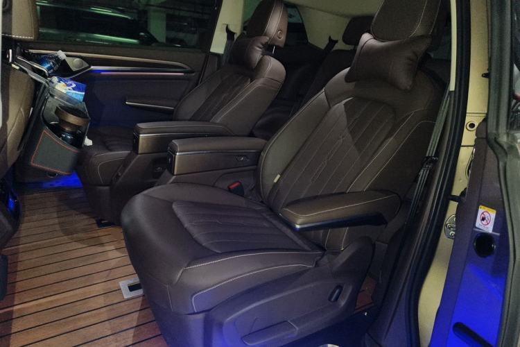 Used Volkswagen Viloran 2020 330TSI Luxury Edition Left Rear Seat