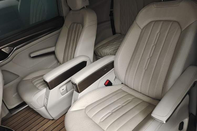 Used Volkswagen Viloran 2020 330TSI Luxury Edition Left Rear Seat
