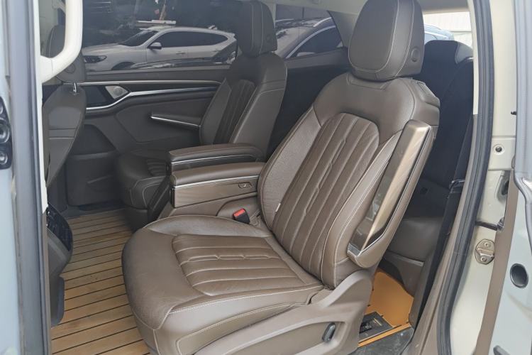 Used Volkswagen Viloran 2020 330TSI Luxury Edition Left Rear Seat