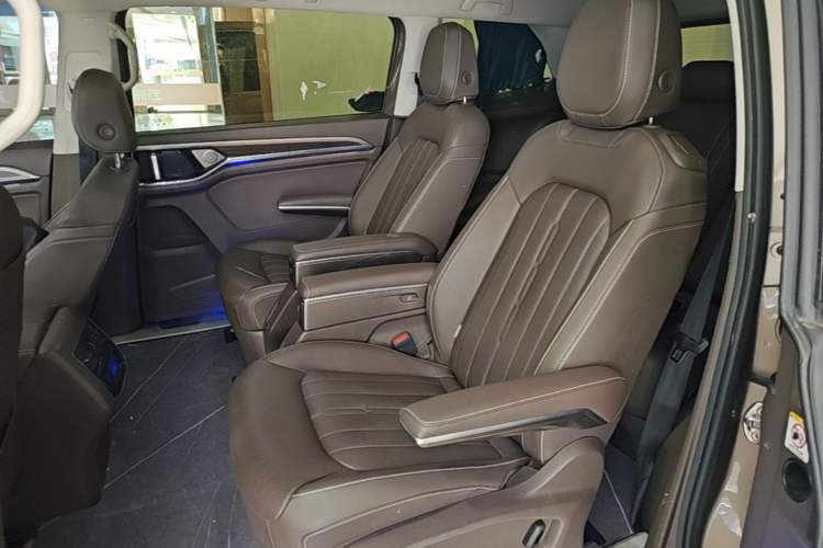 Used Volkswagen Viloran 2020 330TSI Luxury Edition Left Rear Seat