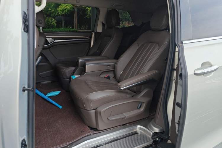 Used Volkswagen Viloran 2020 330TSI Luxury Edition Left Rear Seat