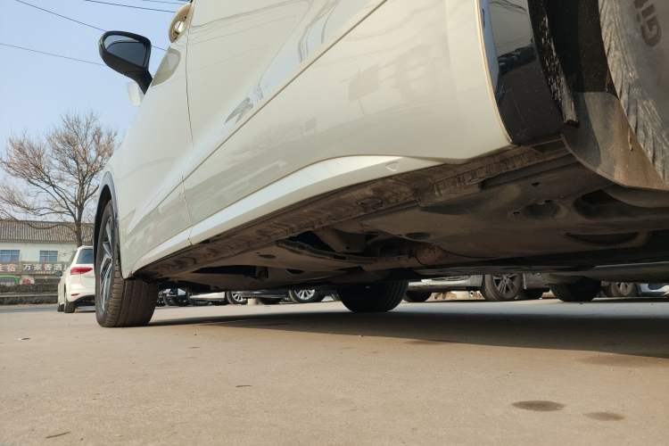 Used Volkswagen Viloran 2020 330TSI Luxury Edition Left Side Sill
