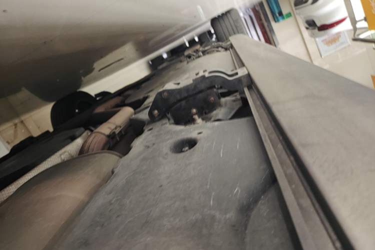 Used Volkswagen Viloran 2020 330TSI Luxury Edition Left Side Sill