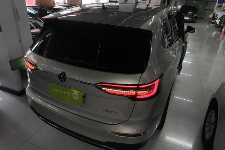 Used Volkswagen Viloran 2020 330TSI Luxury Edition Rear Right 45 Deg