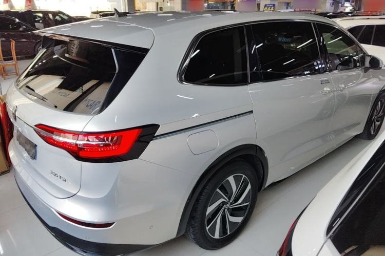 Used Volkswagen Viloran 2020 330TSI Luxury Edition Rear Right 45 Deg