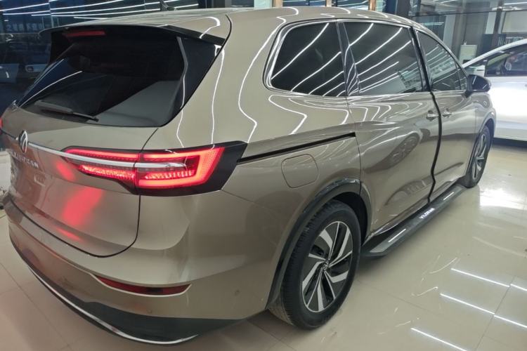Used Volkswagen Viloran 2020 330TSI Luxury Edition Rear Right 45 Deg