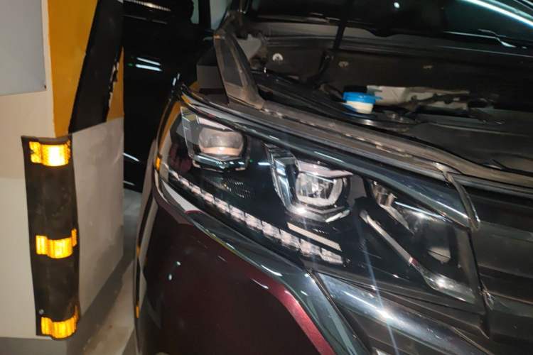 Used Volkswagen Viloran 2020 330TSI Luxury Edition Right Front Headlight