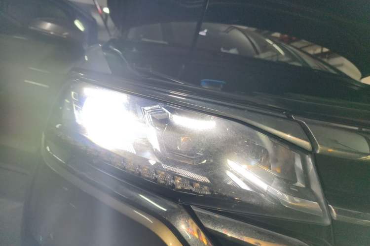 Used Volkswagen Viloran 2020 330TSI Luxury Edition Right Front Headlight