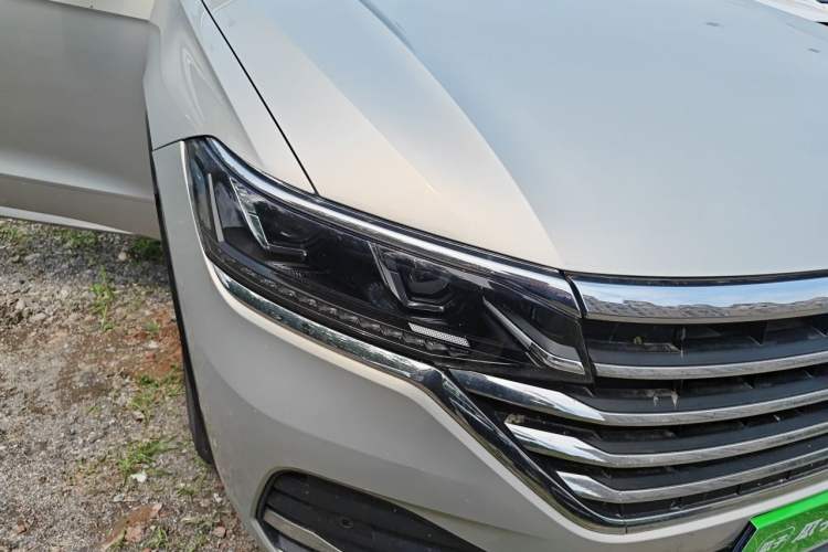 Used Volkswagen Viloran 2020 330TSI Luxury Edition Right Front Headlight