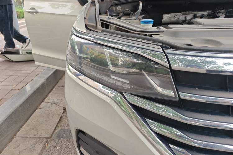 Used Volkswagen Viloran 2020 330TSI Luxury Edition Right Front Headlight